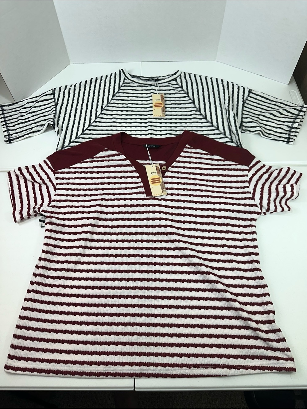 Women’s 2pk Dokotoo stripped knit v-neck short sleeve tops 2XL new. 2 shirts